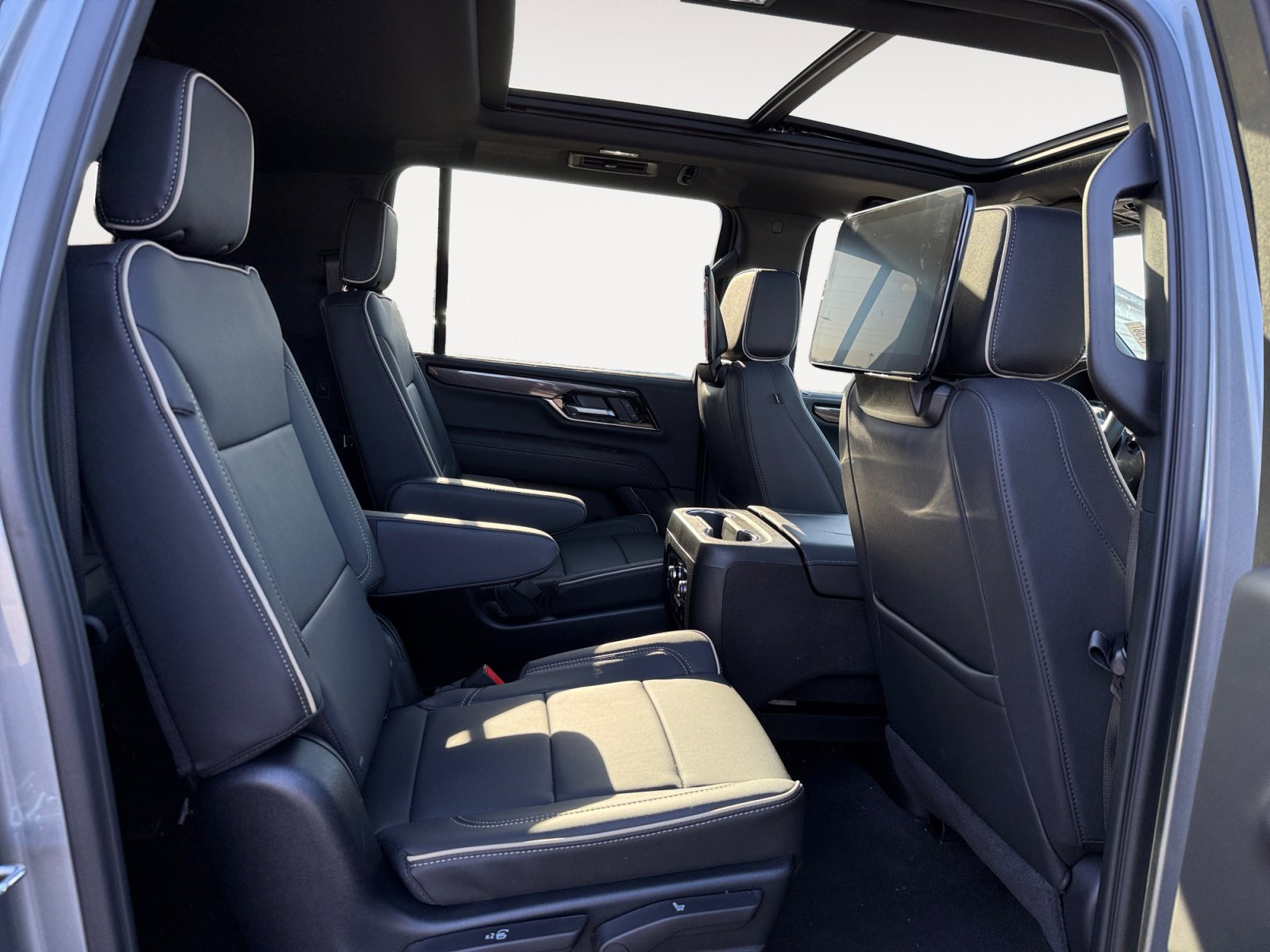 New 2026 GMC Yukon XL Elevation w/ Elevation Premium Package image 18