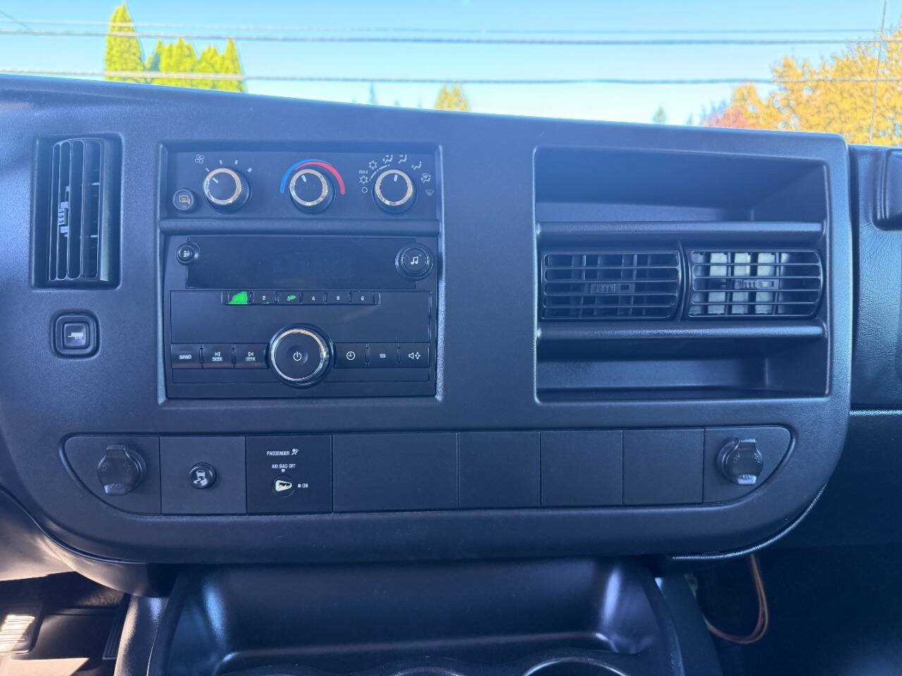 Used 2008 GMC Savana 3500 Extended Passenger w/ LT Preferred Equipment Group RWD image 24