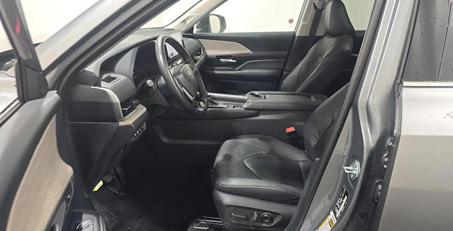 Used 2025 Toyota Grand Highlander AWD Hybrid image 2