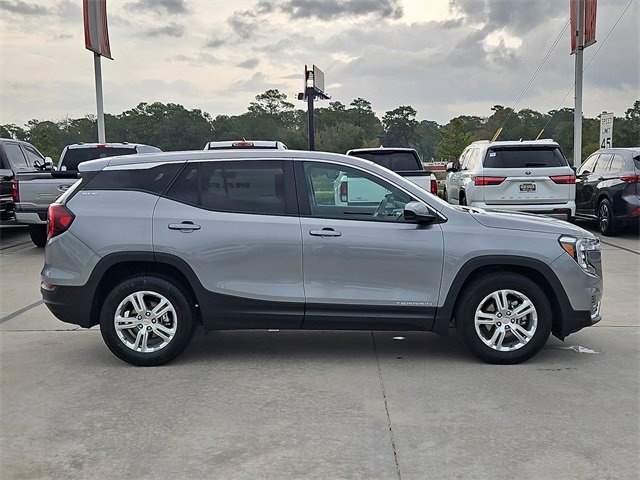 Used 2024 GMC Terrain SLE image 7