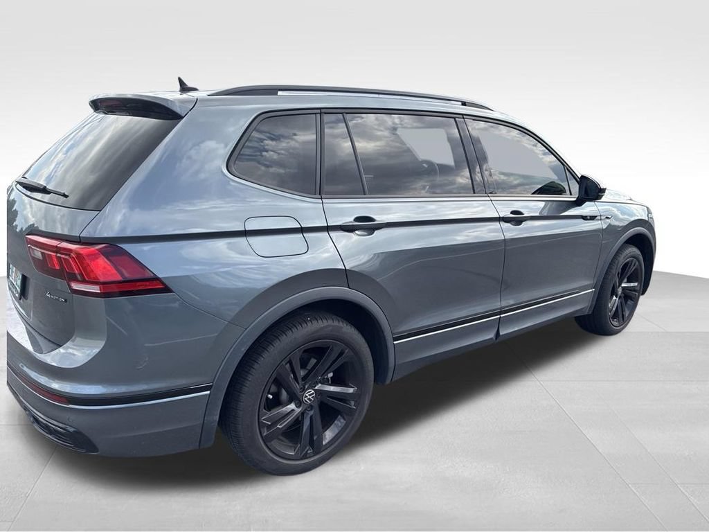 Used 2024 Volkswagen Tiguan SE R-Line AWD/4WD image 3