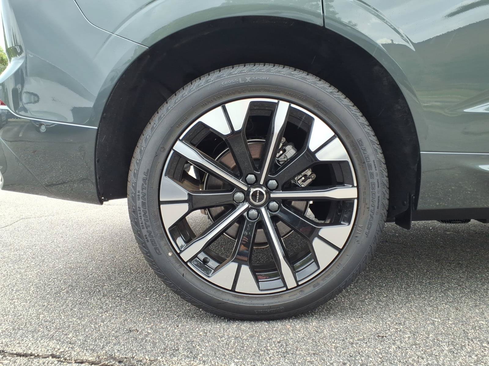 New 2026 Volvo XC60 B5 Plus w/ Protection Package Premier AWD/4WD image 4