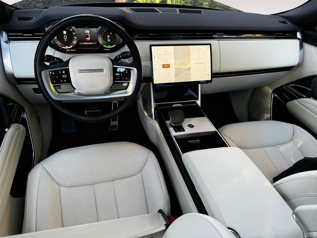 New 2025 Land Rover Range Rover SE image 17
