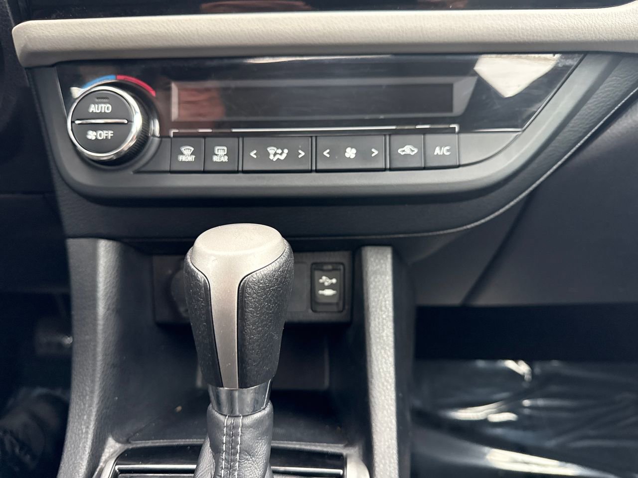 Used 2016 Toyota Corolla LE image 31