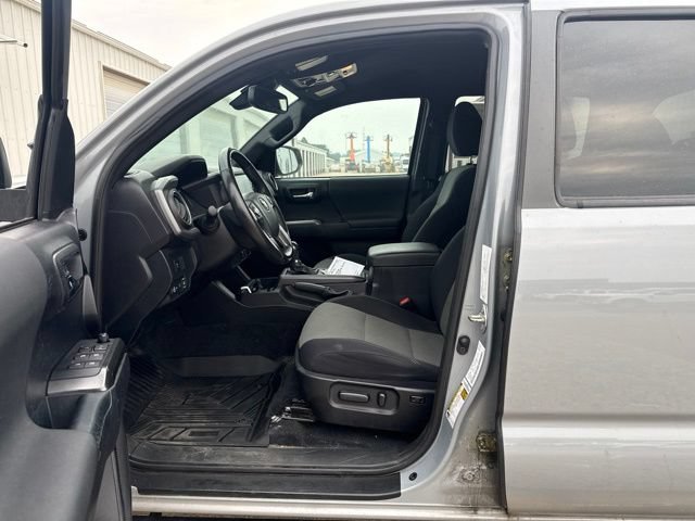 Used 2020 Toyota Tacoma TRD Off-Road AWD/4WD image 3
