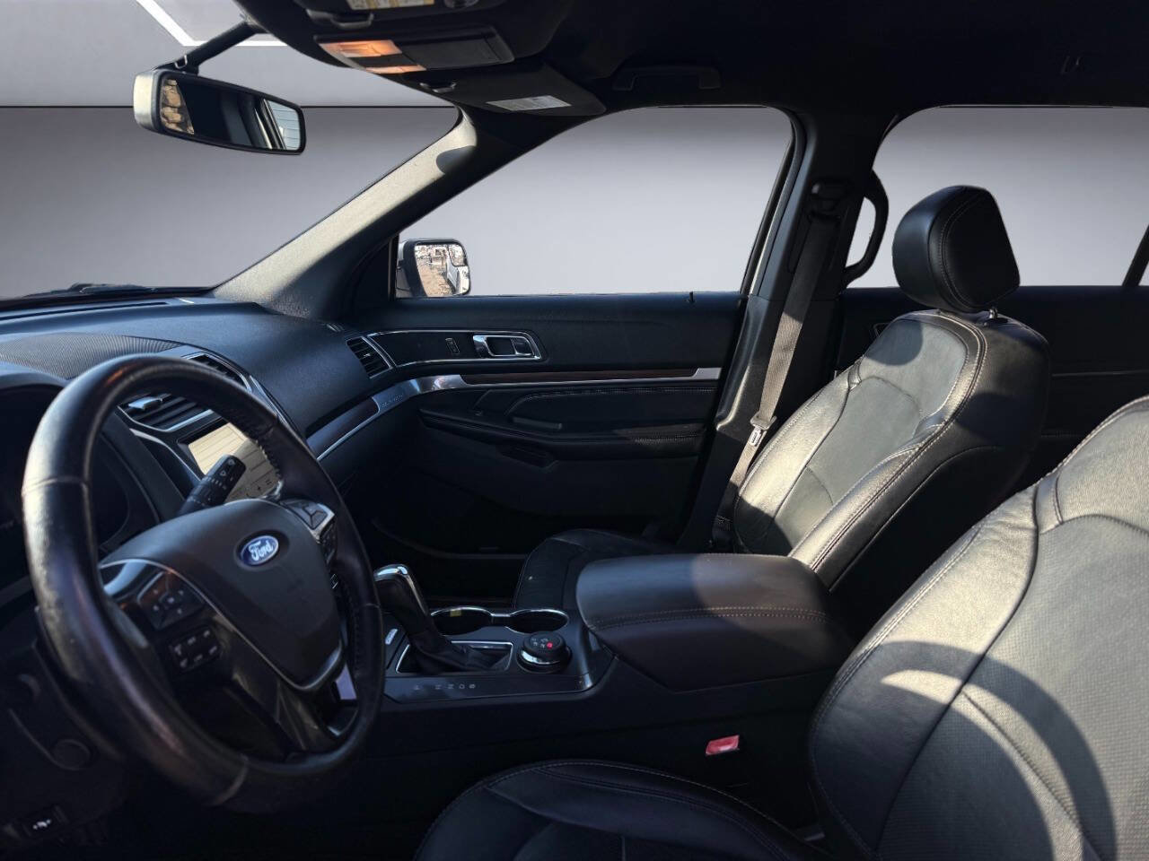 Used 2017 Ford Explorer Limited image 13