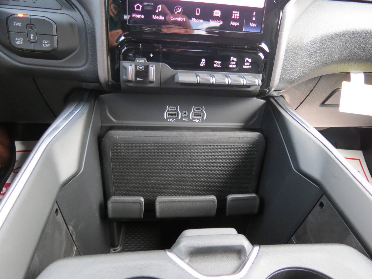 New 2026 RAM 3500 Big Horn AWD/4WD image 22