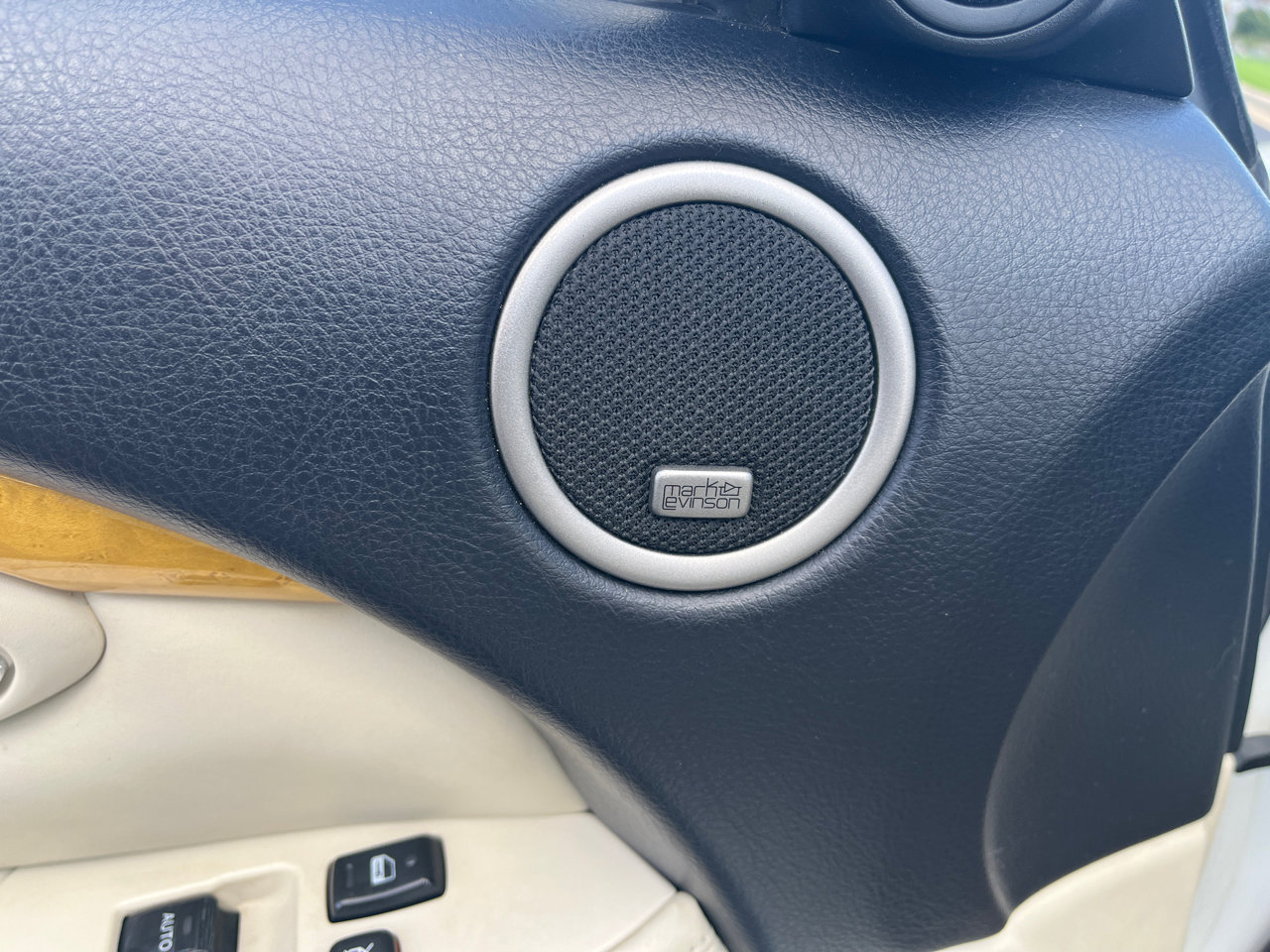 Used 2005 Lexus SC 430 Convertible image 25