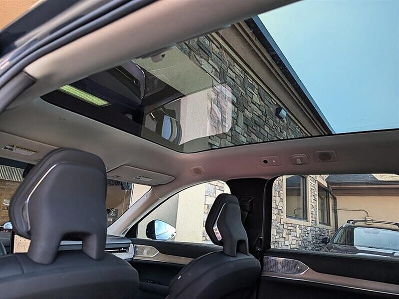 Used 2025 Volvo EX90 Ultra AWD/4WD image 27