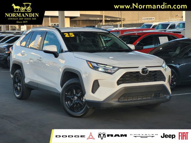 Used 2025 Toyota RAV4 XLE FWD image 1