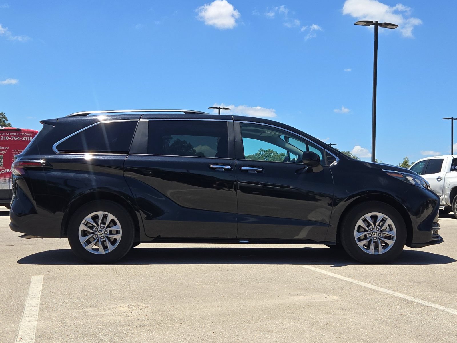 Certified 2026 Toyota Sienna XLE FWD image 6