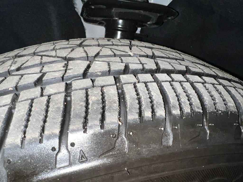 Used 2021 Ford Escape SE w/ SE Sport Appearance Package image 30