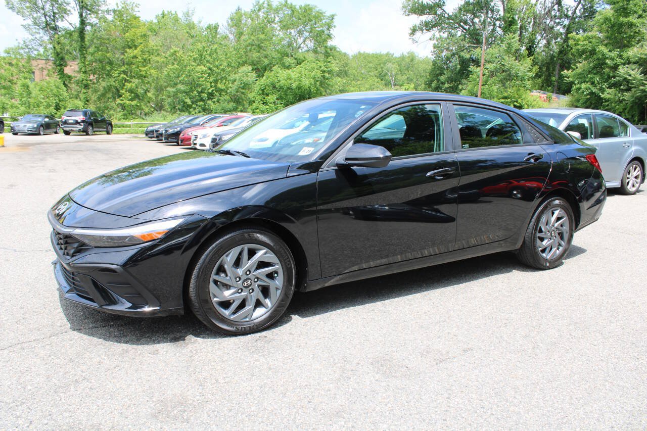 Used 2024 Hyundai Elantra SEL FWD image 13