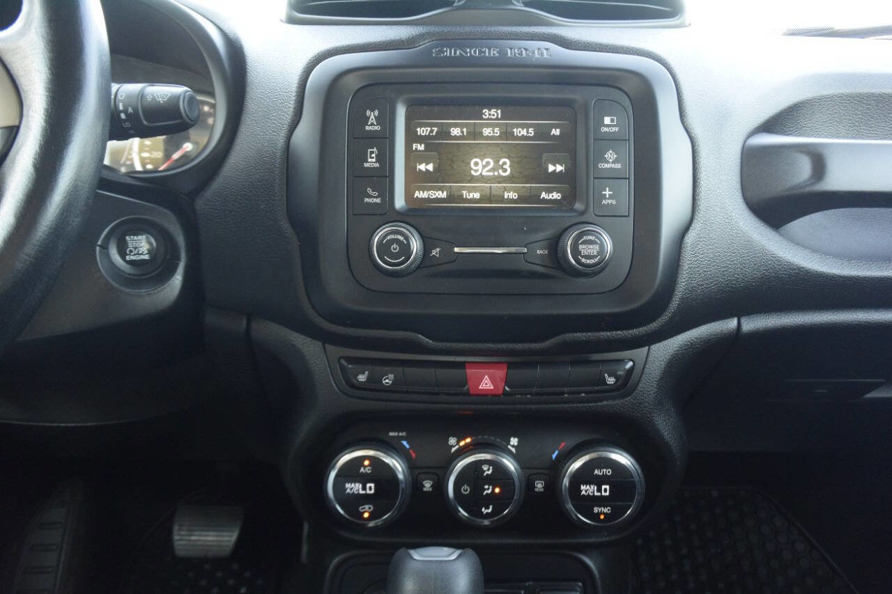 Used 2017 Jeep Renegade Latitude w/ Popular Equipment Group image 23