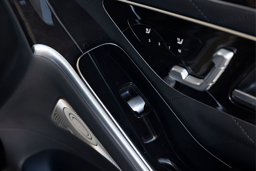 Used 2022 Mercedes-Benz S 580 4MATIC Sedan w/ AMG Line Package image 83