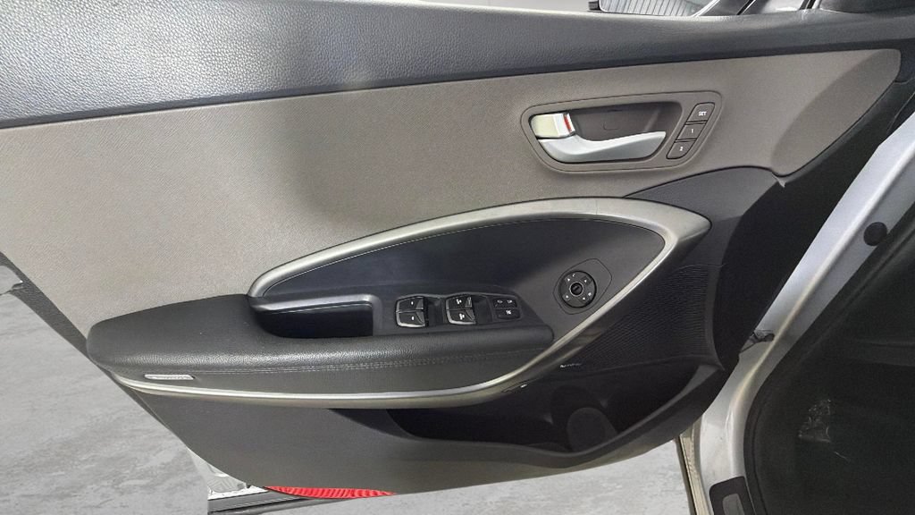 Used 2017 Hyundai Santa Fe Limited FWD image 21