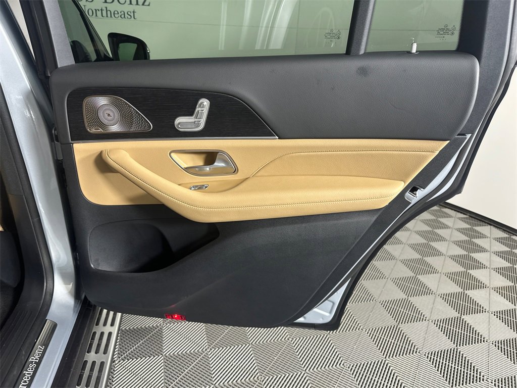 Certified 2025 Mercedes-Benz GLS 450 4MATIC image 18