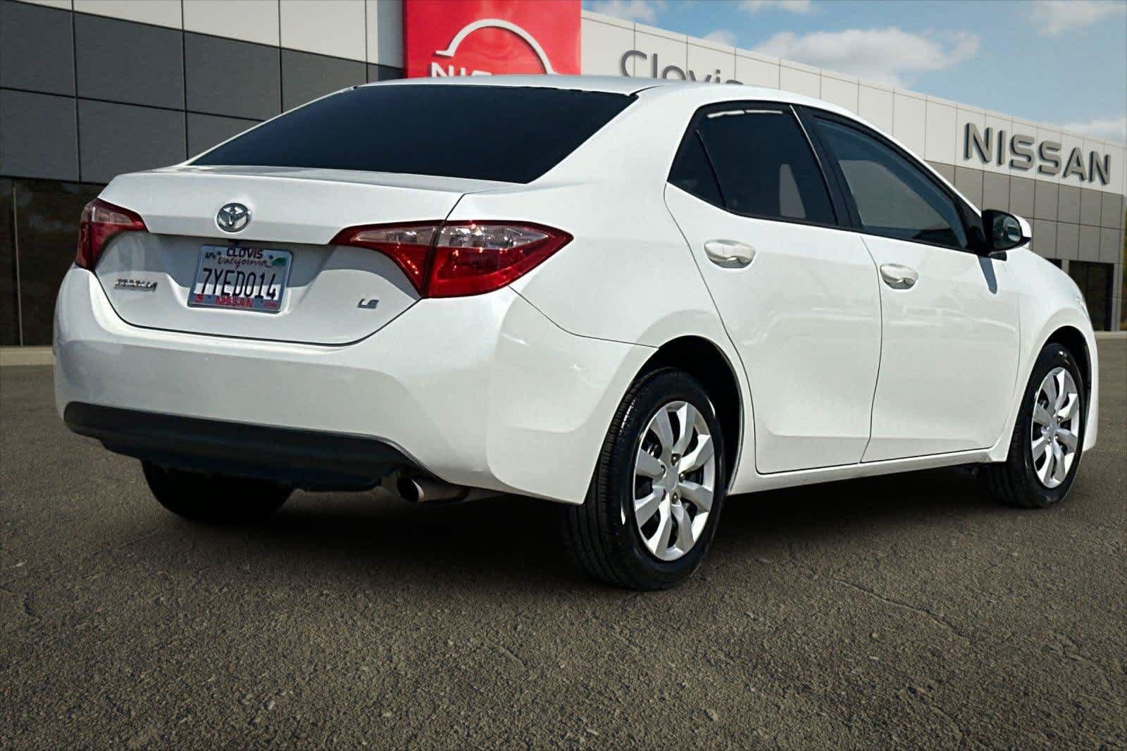 Used 2017 Toyota Corolla LE w/ Carpet Mat Package (TMS) FWD image 3