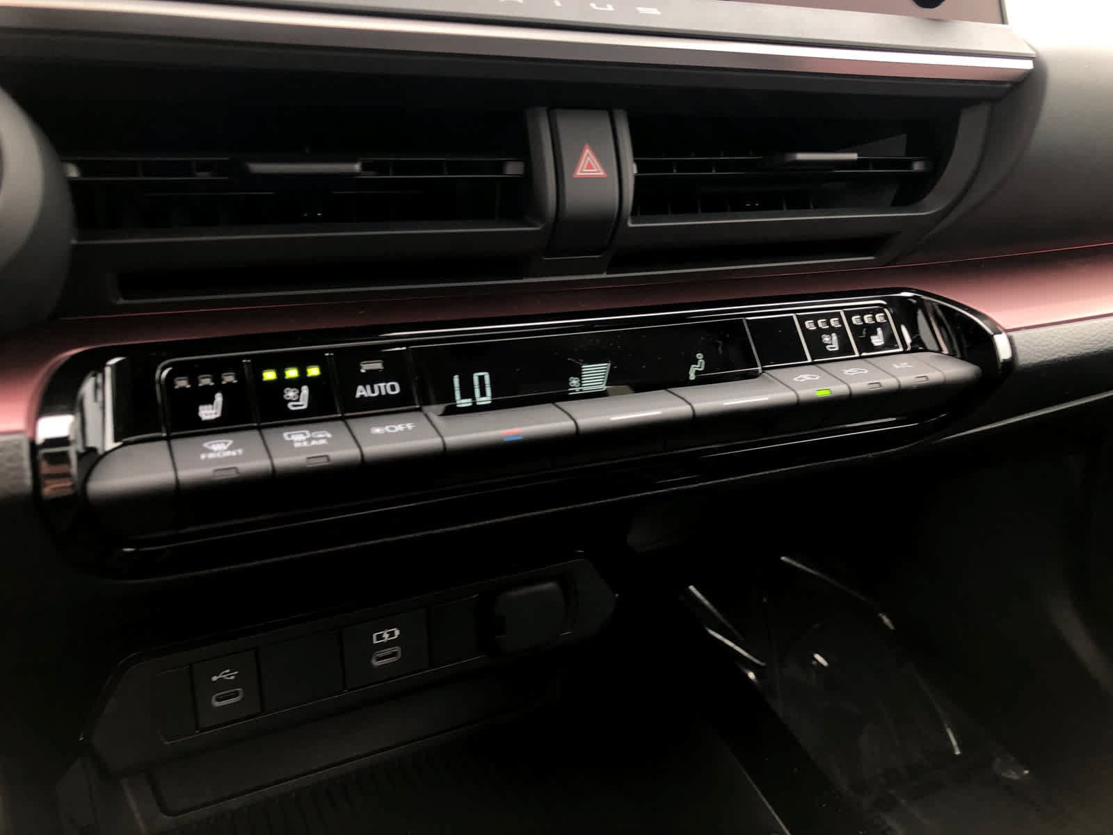 New 2025 Toyota Prius Plug-In Hybrid FWD image 13