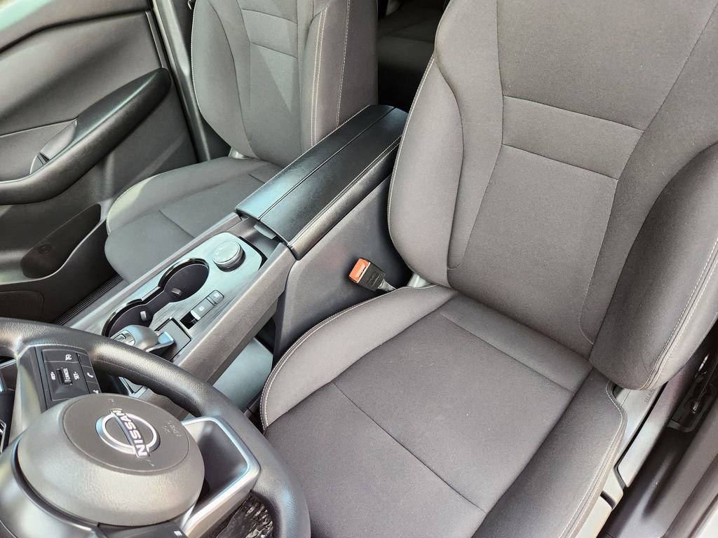 Used 2024 Nissan Rogue S image 10