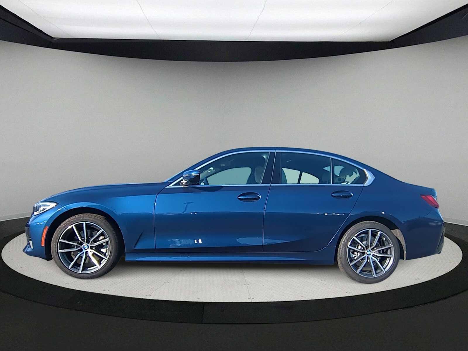 Certified 2022 BMW 330i xDrive Sedan w/ Premium Package 2 image 5