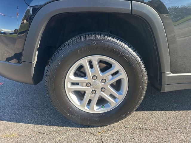 Certified 2023 Jeep Grand Cherokee Laredo image 29