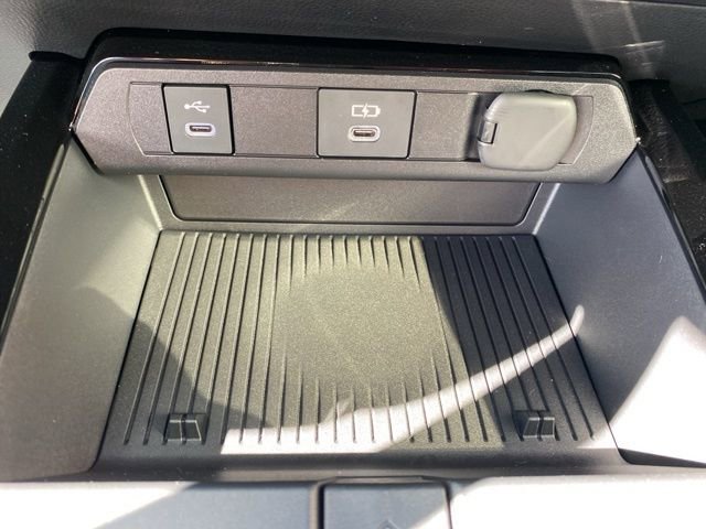 New 2026 Toyota Prius Plug-In Hybrid FWD image 36