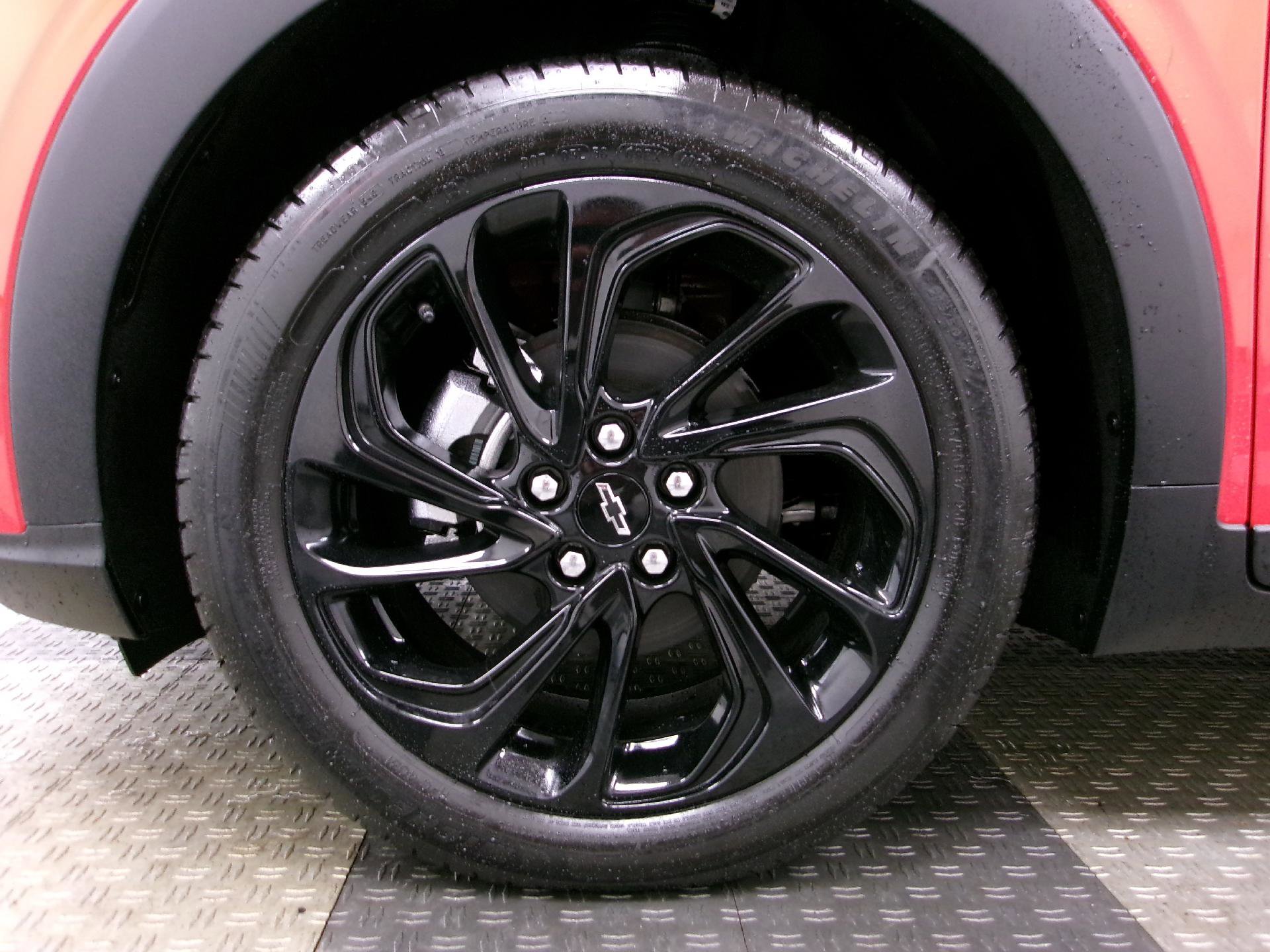 Used 2027 Chevrolet Bolt RS w/ Technology Package FWD image 17