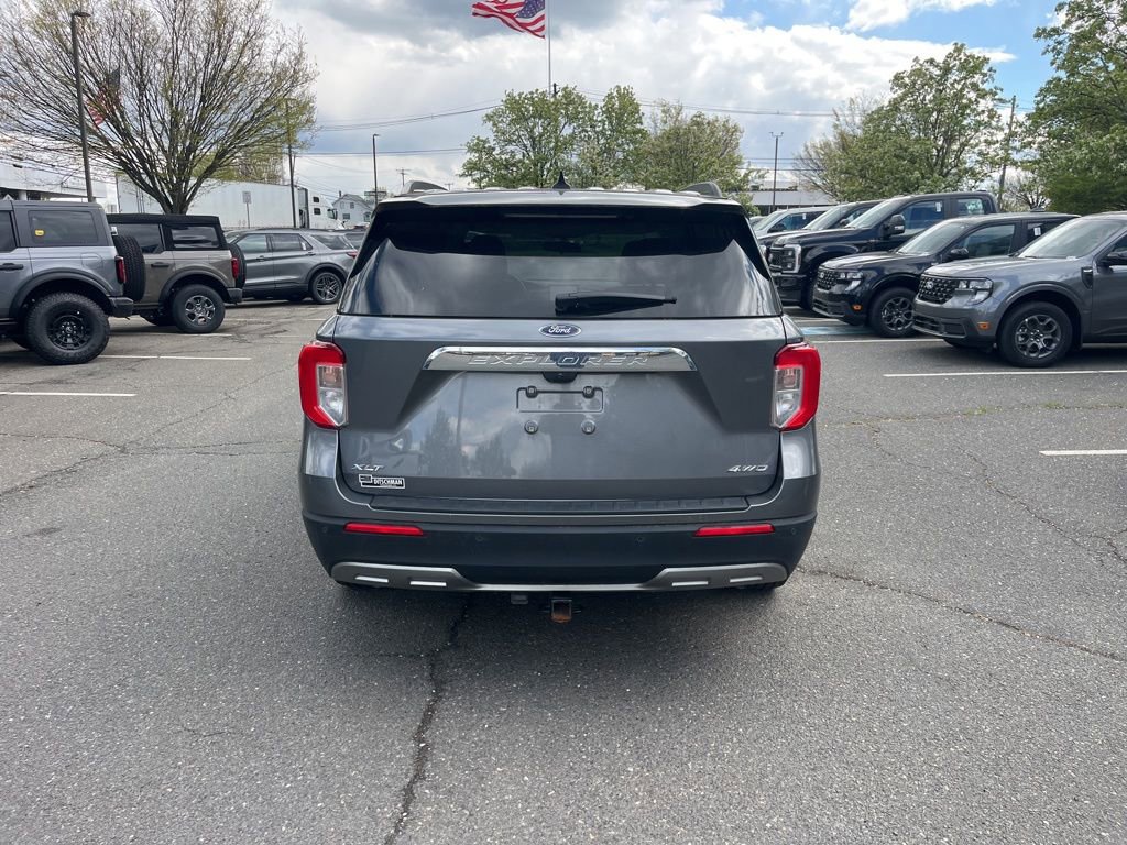 Used 2021 Ford Explorer XLT w/ Equipment Group 202A image 5