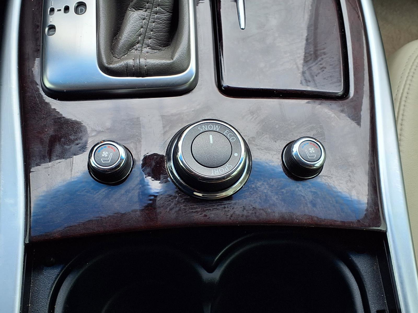 Used 2016 INFINITI Q70 L 3.7 w/ Technology Package image 21