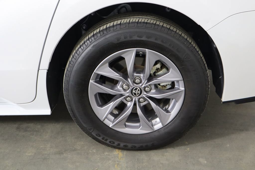 Used 2024 Toyota Sienna XLE image 46