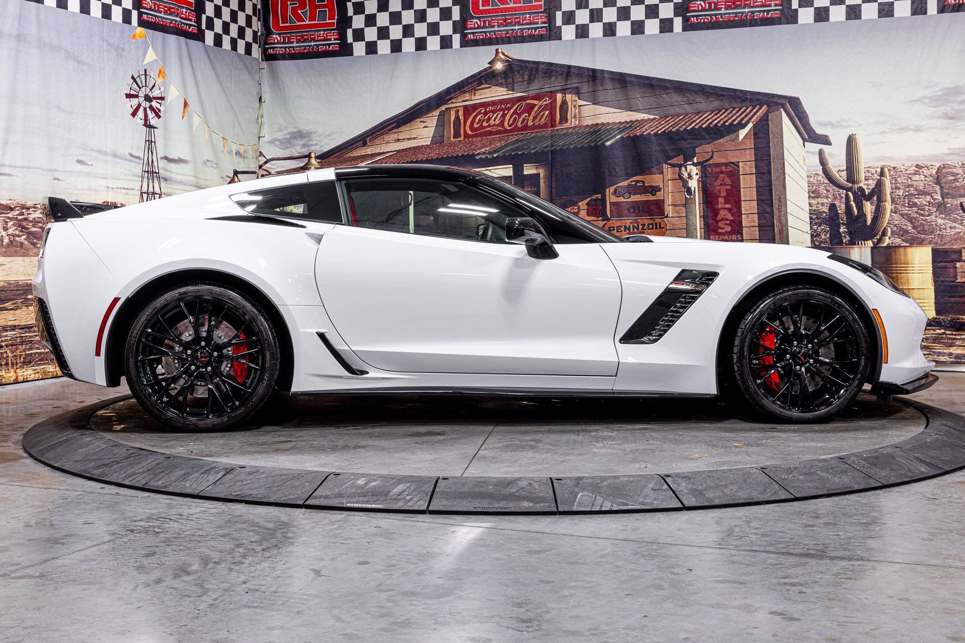 Used 2016 Chevrolet Corvette Z06 w/ 3LZ Preferred Equipment Group RWD image 8