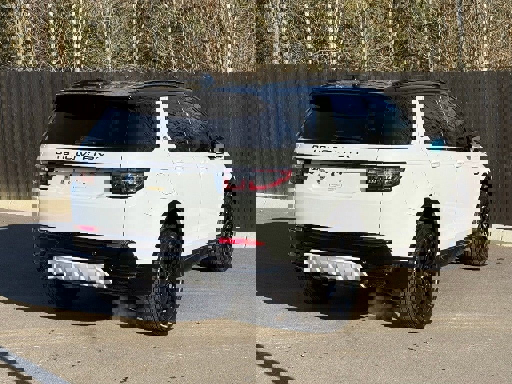 Used 2025 Land Rover Discovery Sport Dynamic SE image 6