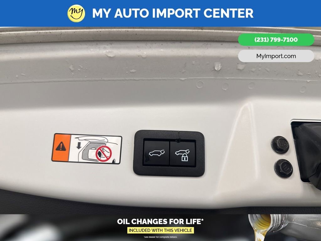 Used 2025 Toyota Prius XSE Premium w/ Limited Premium Package image 27