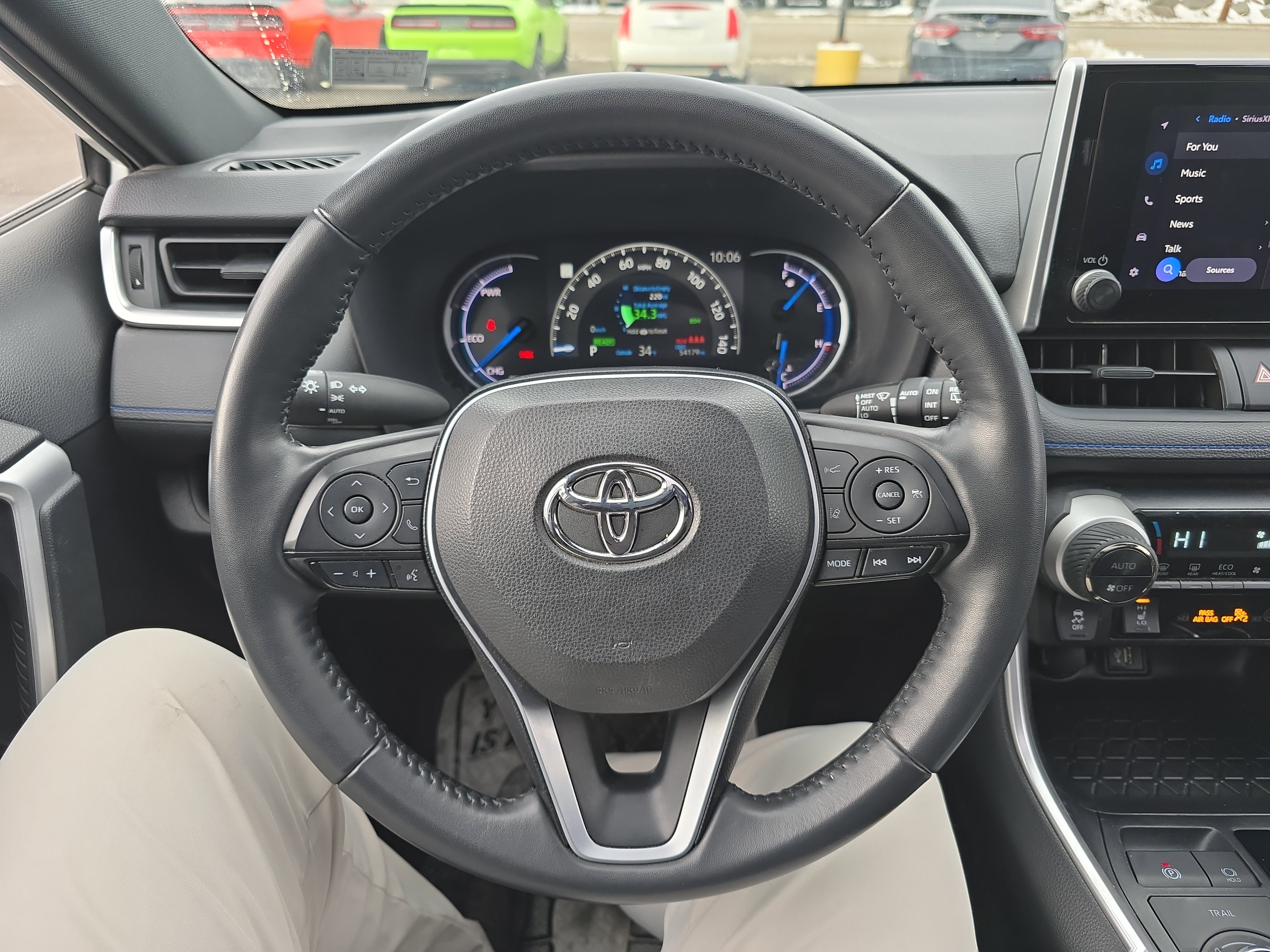 Used 2023 Toyota RAV4 SE image 19