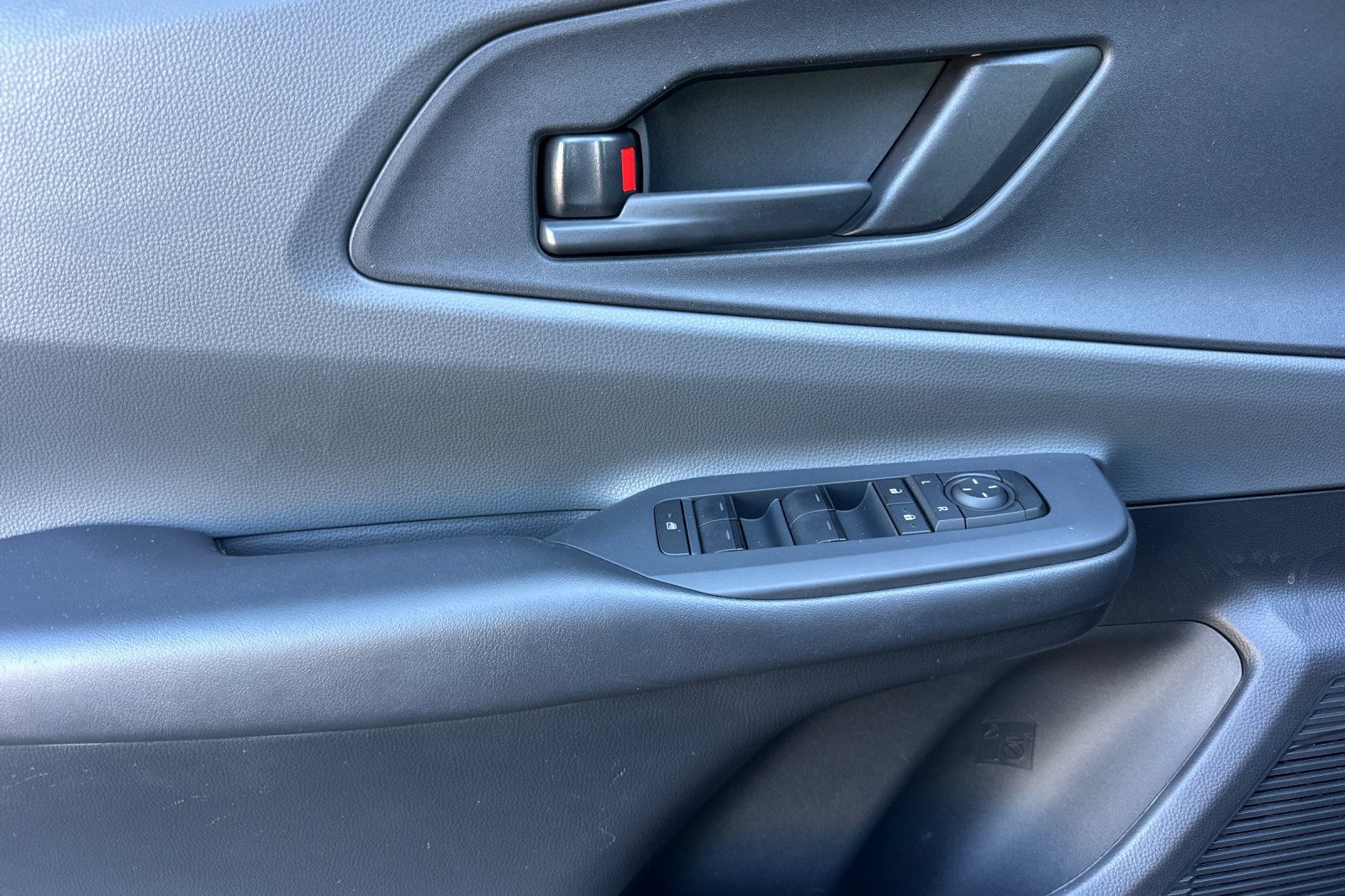 Certified 2025 Toyota Prius LE AWD/4WD image 13