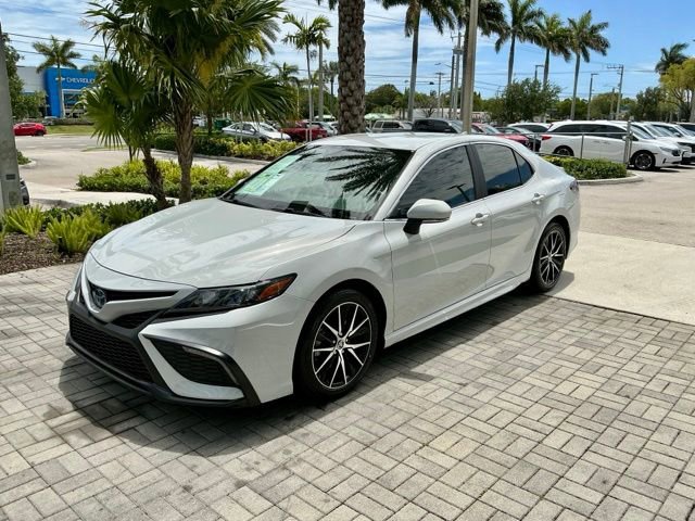 Used 2024 Toyota Camry SE FWD image 3