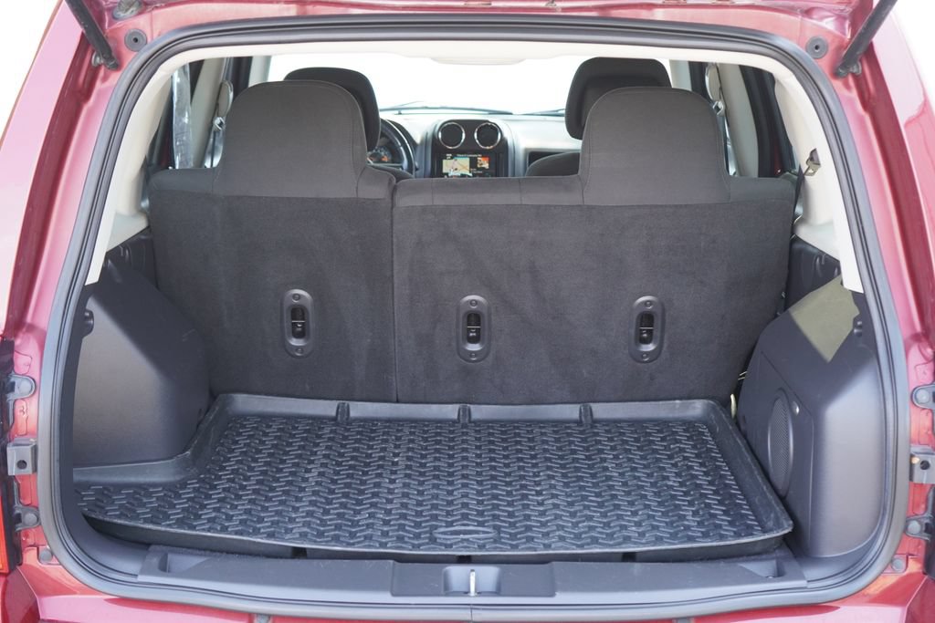 Used 2014 Jeep Patriot Latitude w/ Sun/Sound Group AWD/4WD image 9