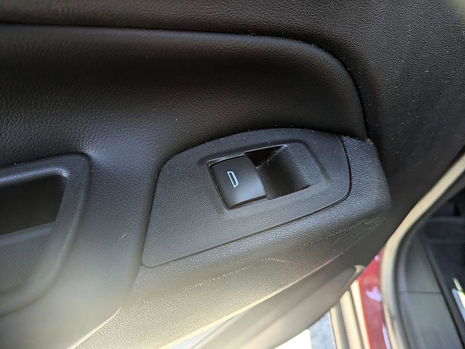 Used 2020 Chevrolet Equinox LT image 31