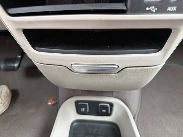 Used 2018 Chrysler Pacifica Touring-L image 29