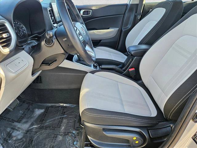 Used 2022 Hyundai Venue SEL w/ Cargo Package image 15