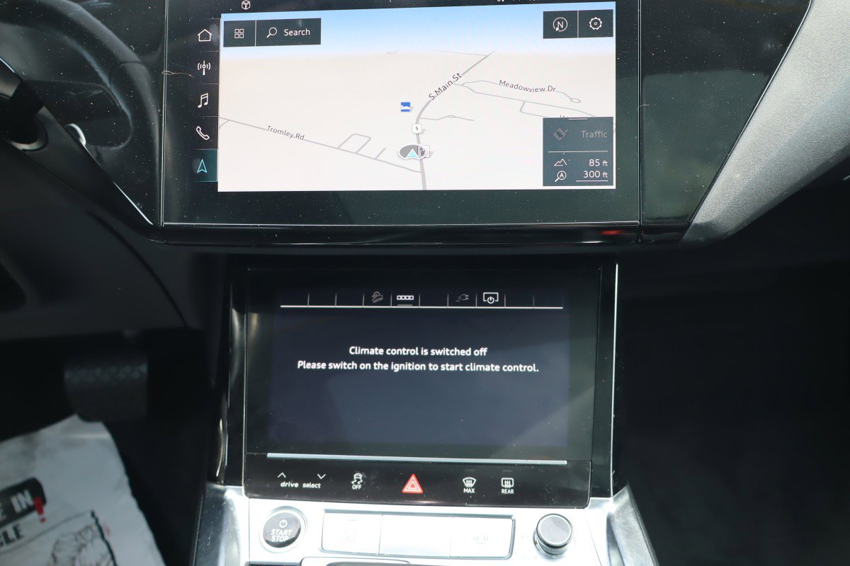 Used 2021 Audi e-tron Premium Plus w/ Premium Plus Package AWD/4WD image 11