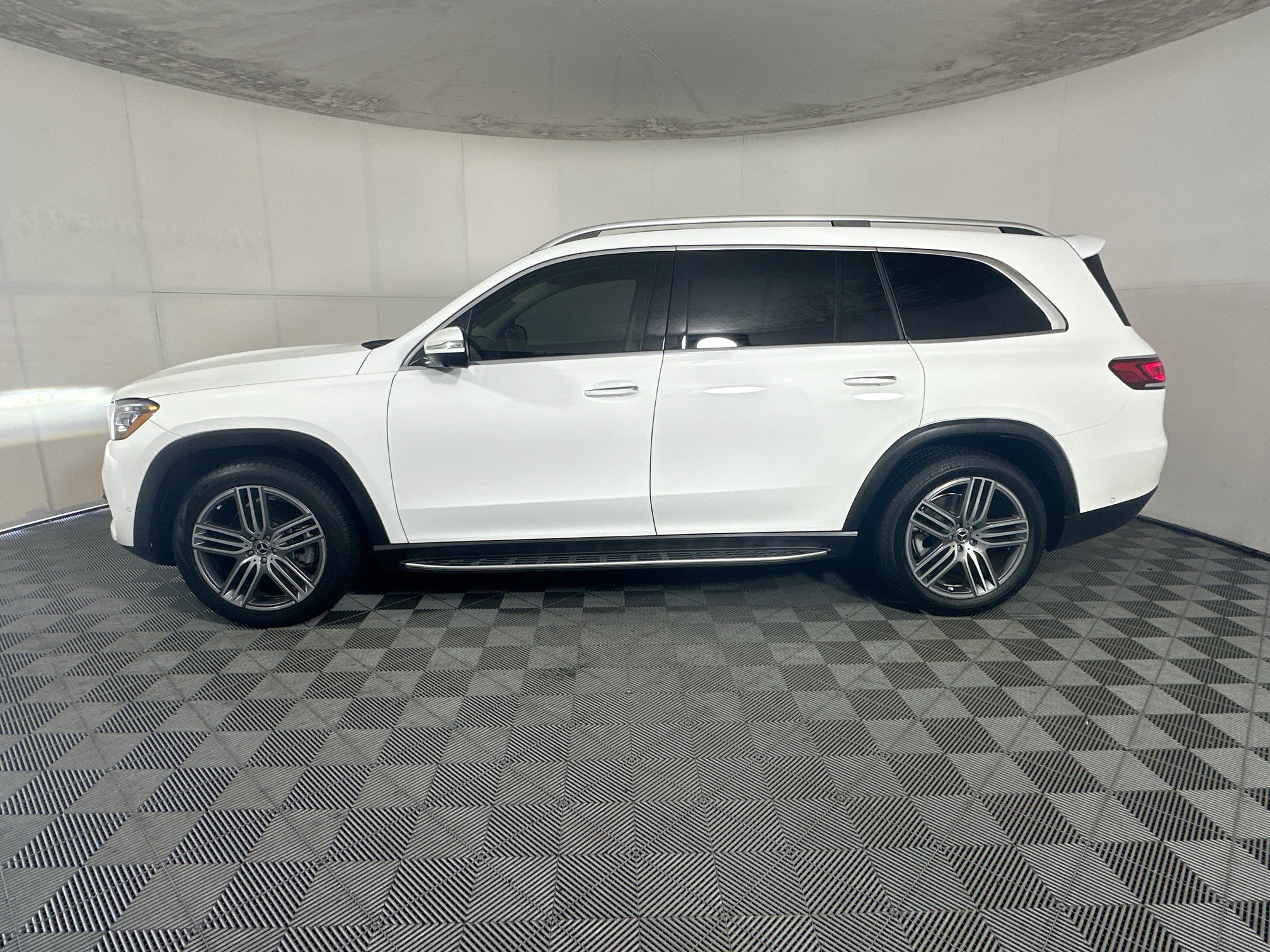Used 2022 Mercedes-Benz GLS 450 4MATIC image 6