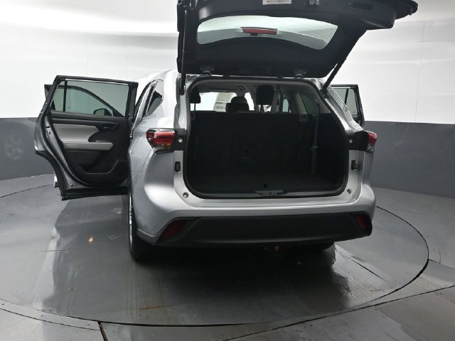 Used 2022 Toyota Highlander LE AWD/4WD image 50