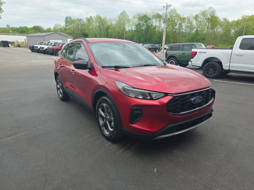 Used 2025 Ford Escape ST-Line w/ Equipment Group 301A image 5