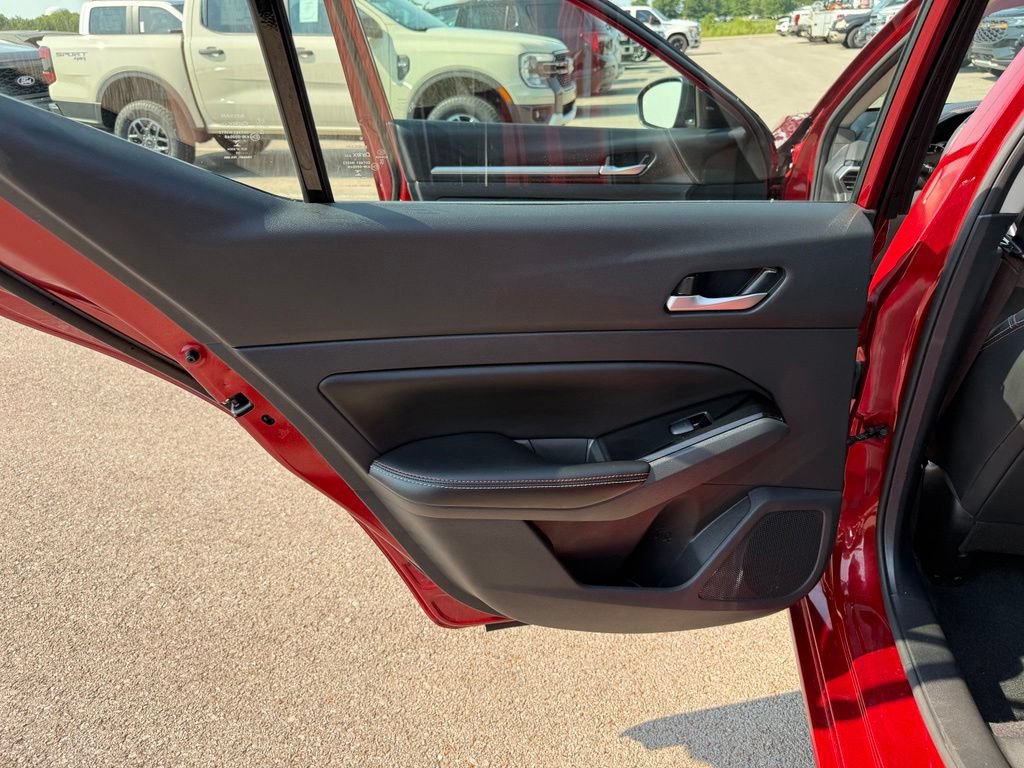 Used 2024 Nissan Altima 2.5 SR w/ SR Premium Package FWD image 12
