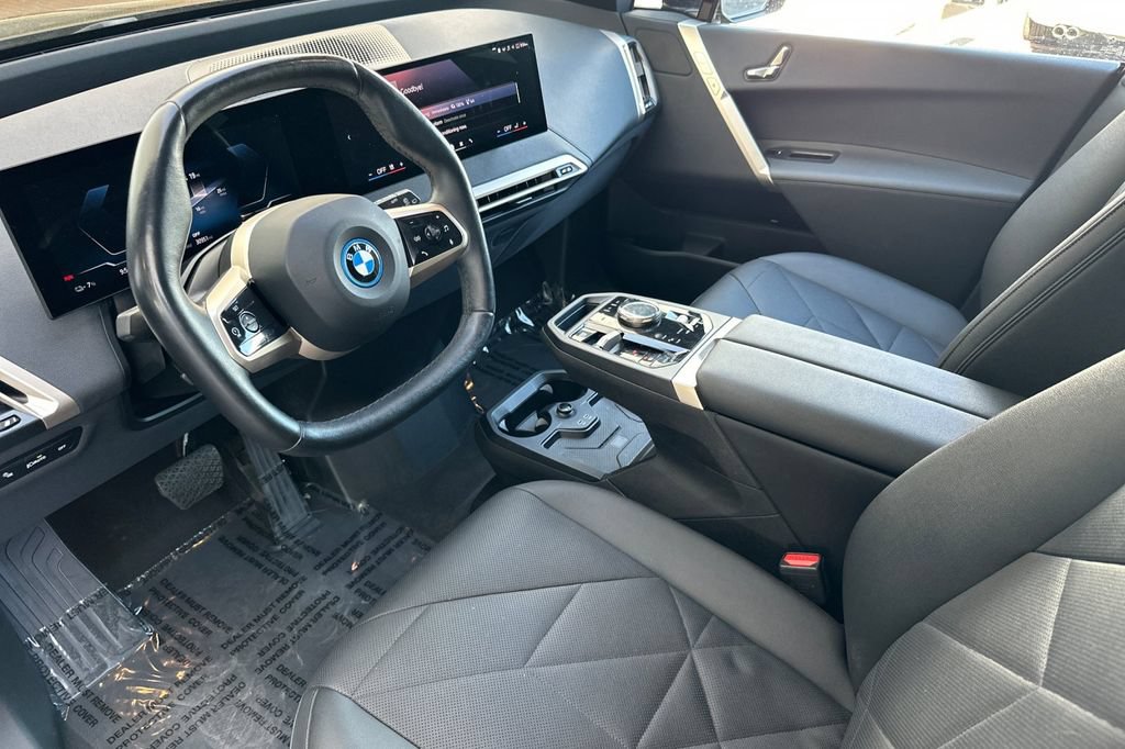 Used 2024 BMW iX xDrive50 w/ Sport Package AWD/4WD image 9