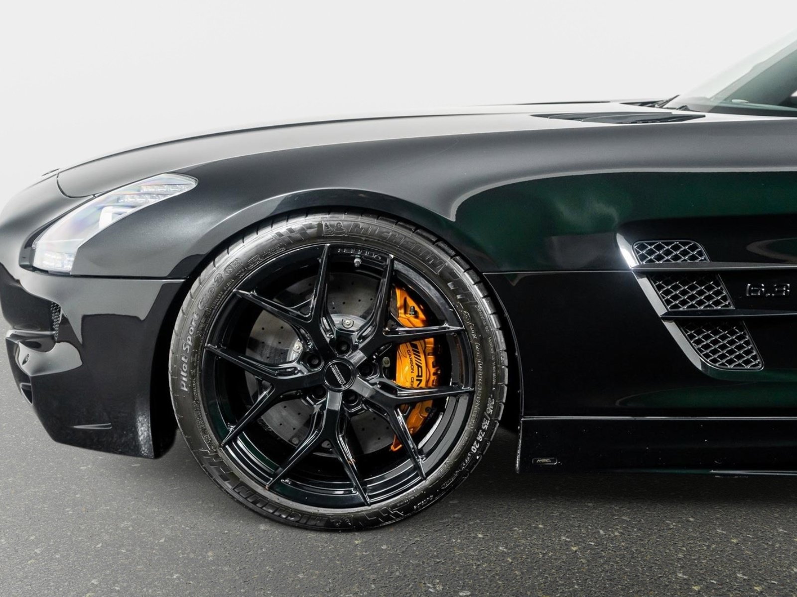 Used 2011 Mercedes-Benz SLS AMG Coupe image 18