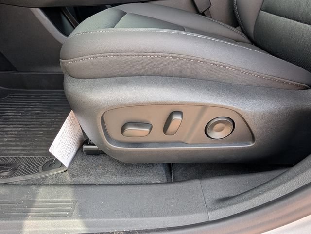 New 2026 Chevrolet Equinox LT w/ Convenience Package II FWD image 11