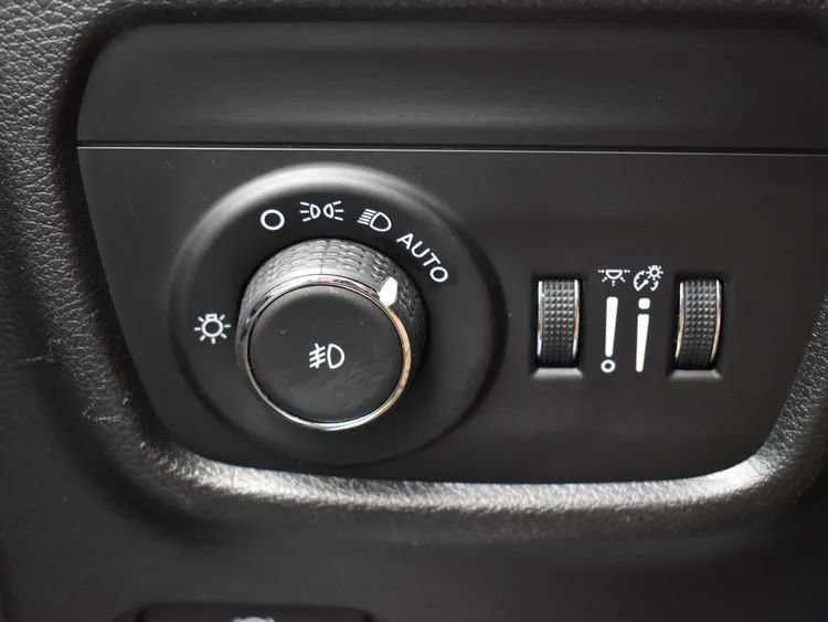 Used 2024 Jeep Grand Cherokee Limited image 23